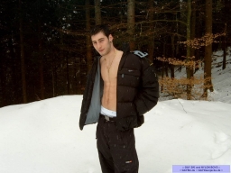 Dario, 19 > SkiBottomsAndDownJacket